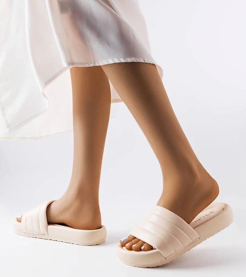 Beżowe klapki na podeszwie