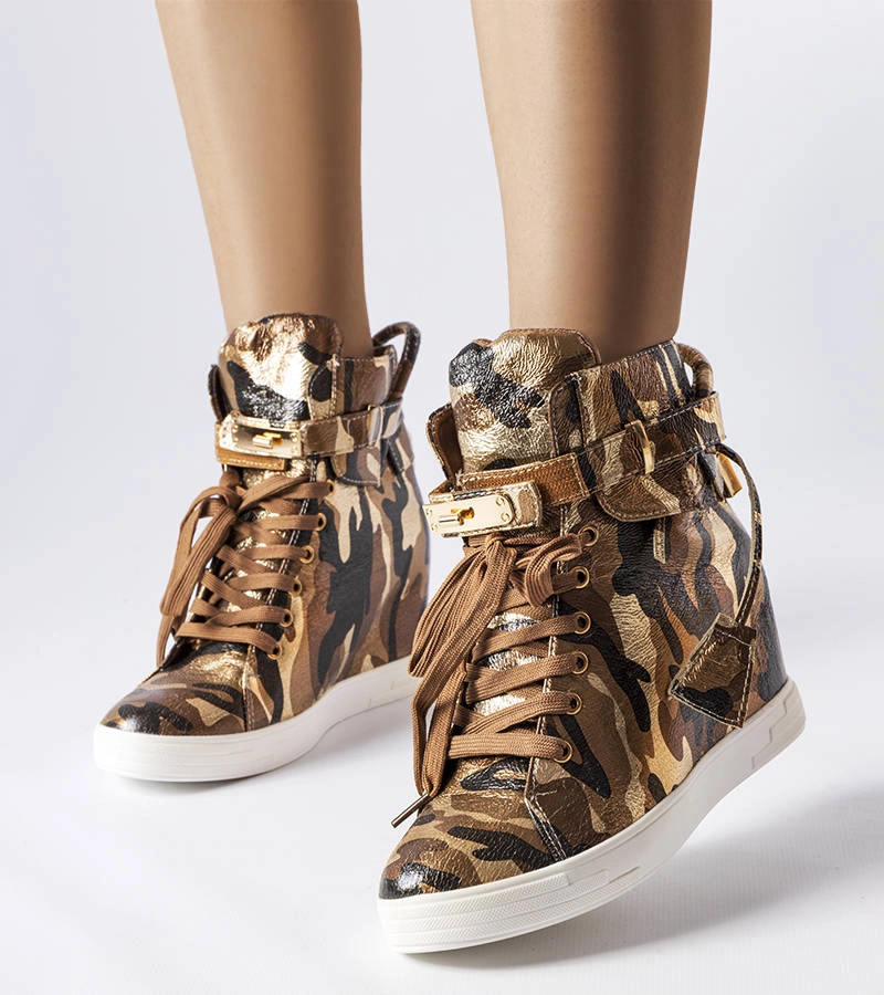 Brązowe moro sneakersy na koturnie