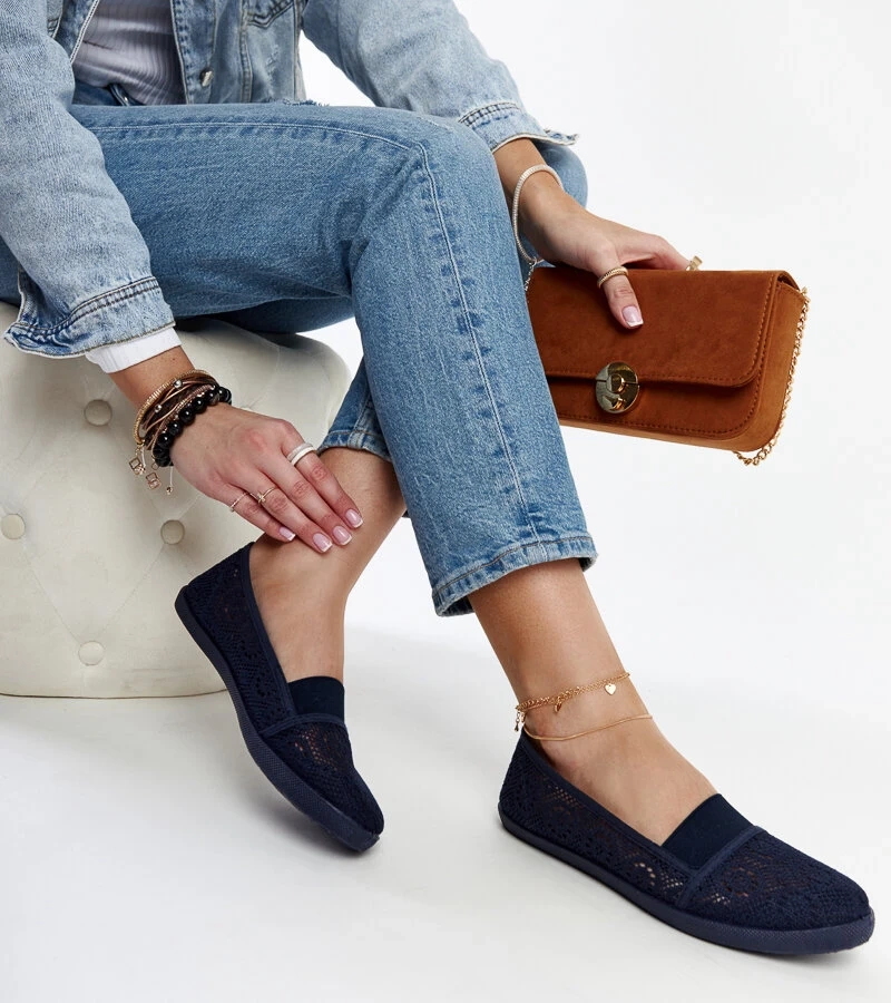 Granatowe tenisówki ażurowe