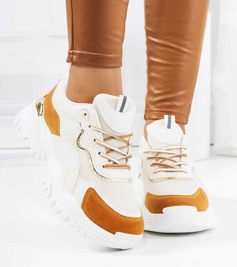 Sneakersy beżowe na ozdobnej podeszwie