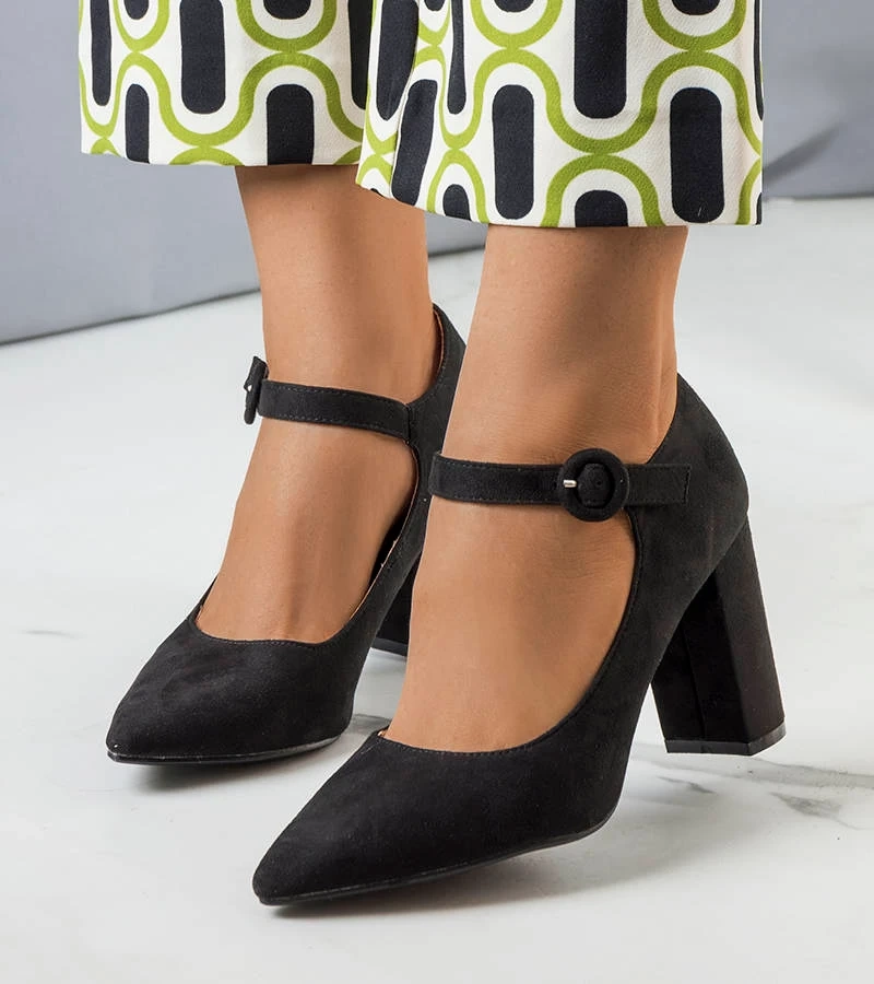 Czarne czółenka z paskiem