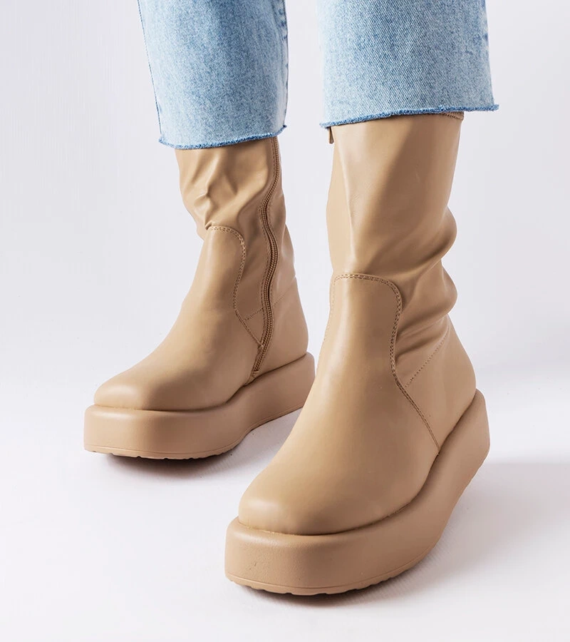 Beżowe ocieplane botki z eko-skóry