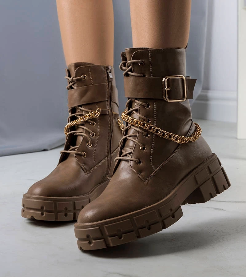 Beżowe ocieplane workery z łańcuchem