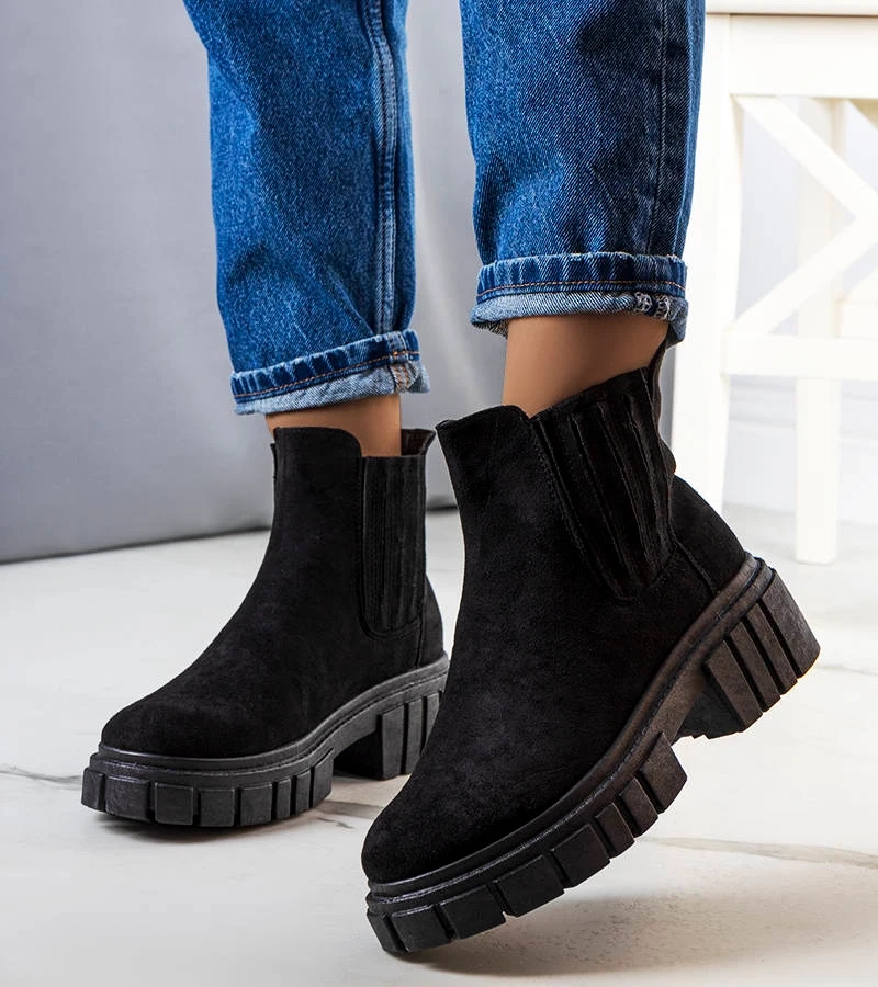 Czarne botki ocieplane na platformie