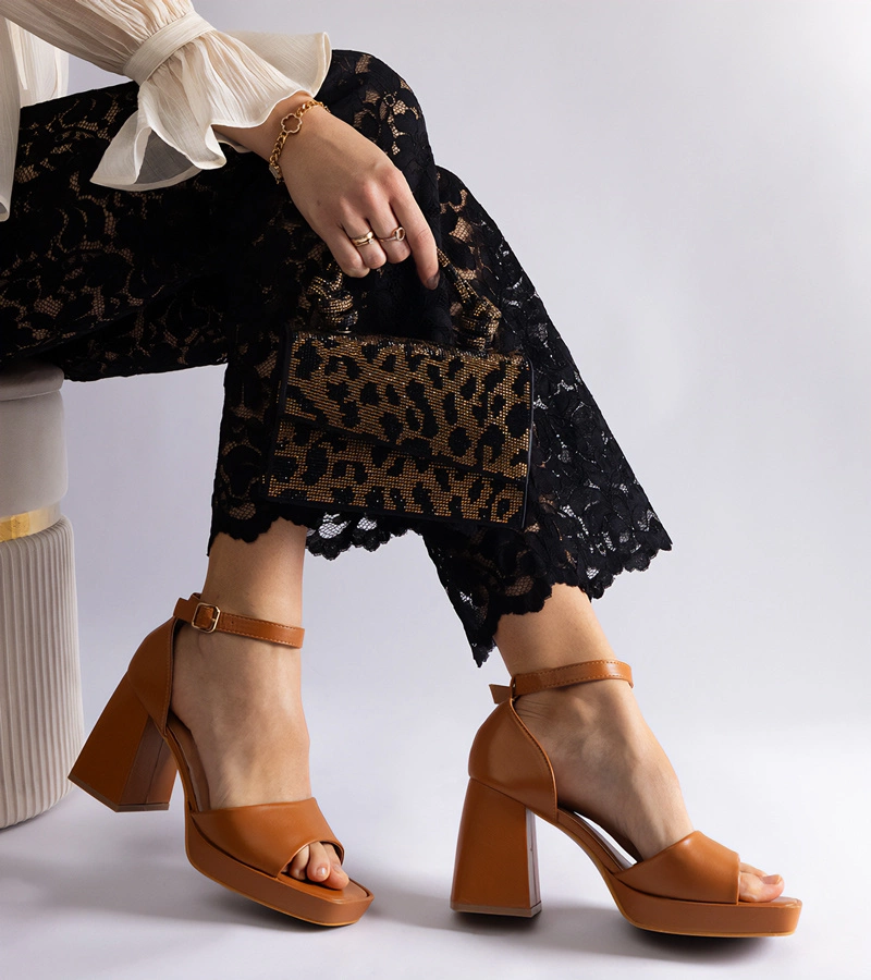 Hers Sandały damskie brązowe na masywnym obcasie