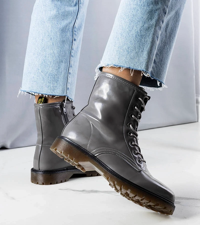 Szare botki na gumowej podeszwie