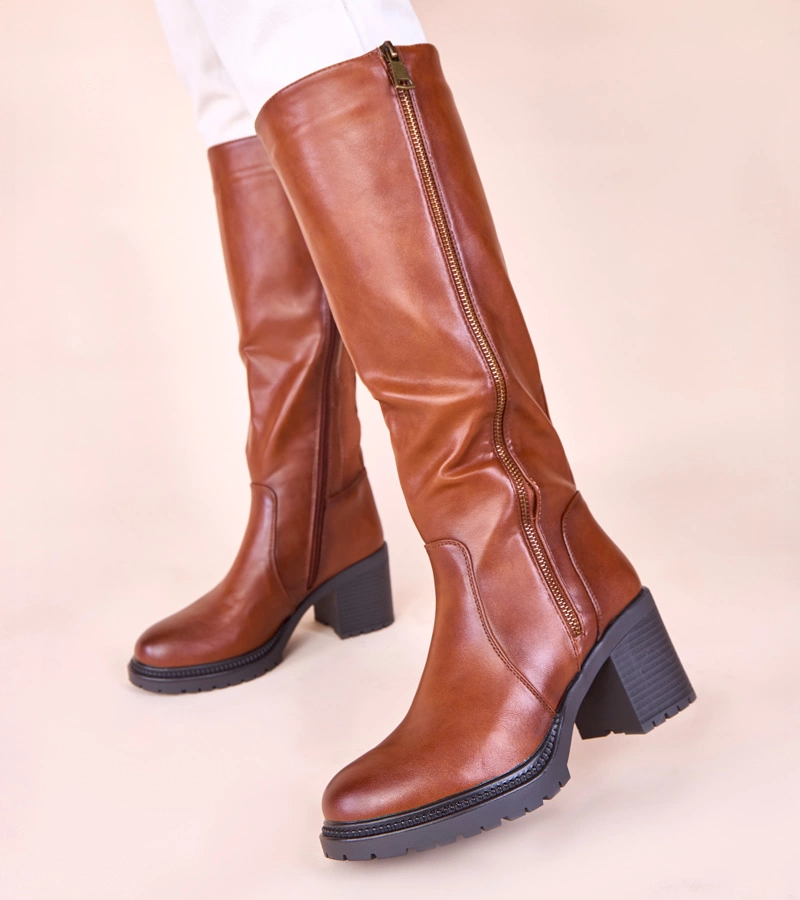 Hers Brązowe kozaki na słupku z elastyczną wstawką