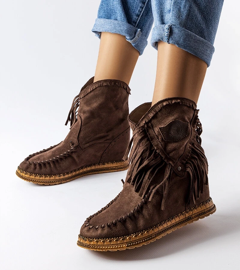 Brązowe botki z frędzelkami