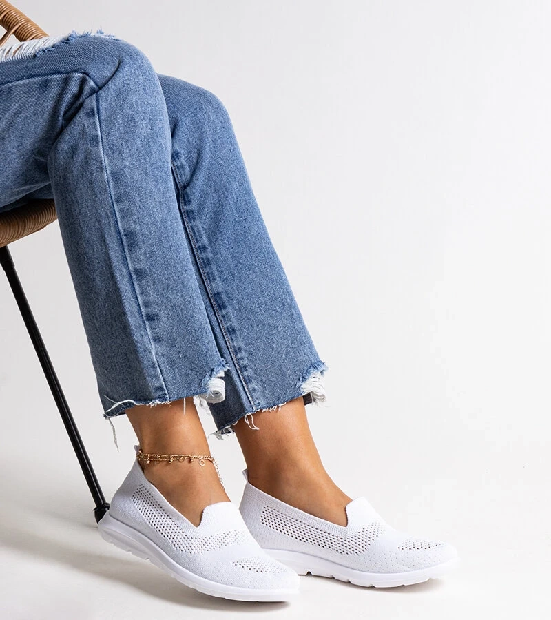 Białe tenisówki na piankowej podeszwie