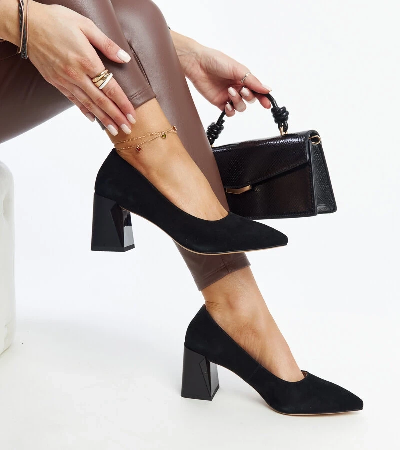 Czarne skórzane czółenka na słupku Vinceza