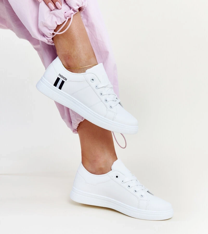 Białe sneakersy eko skóra