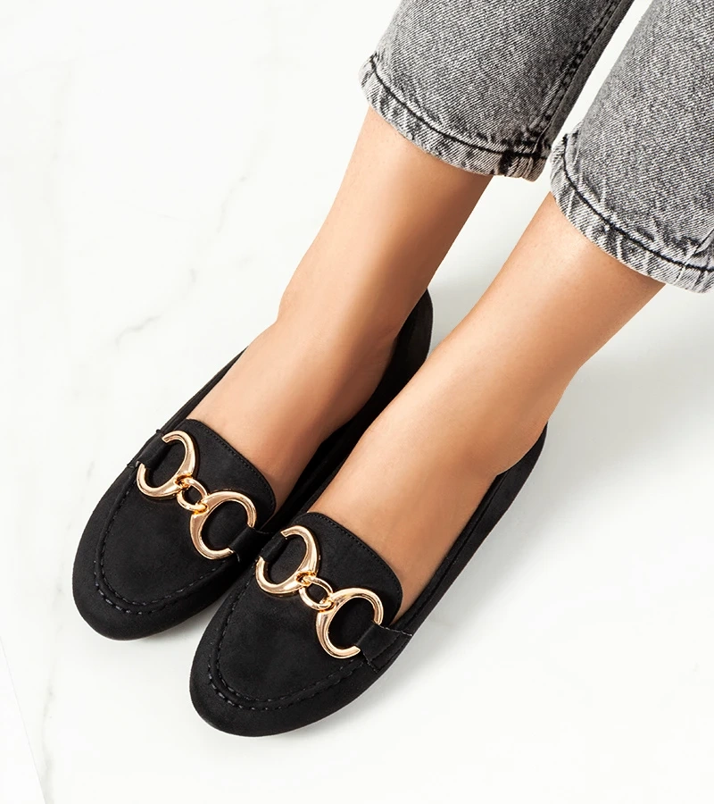 Zamszowe czarne mokasyny z klamrą