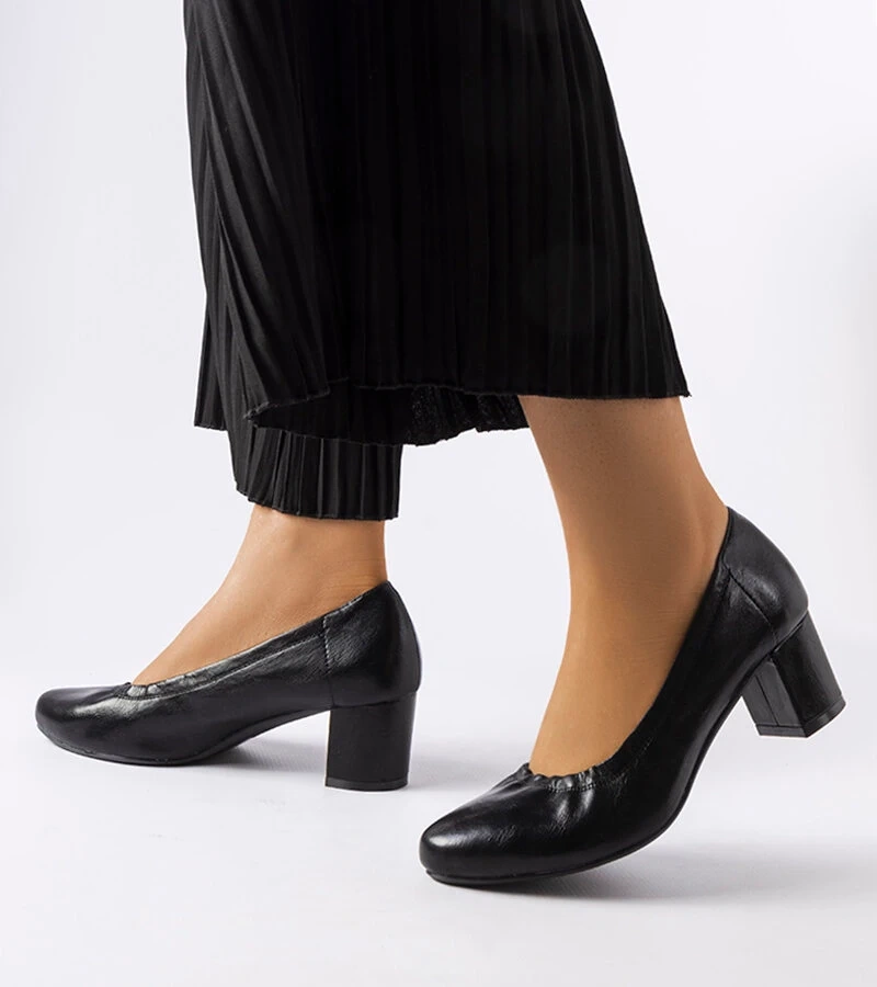 Czarne czółenka na słupku ze skórzaną wkładką