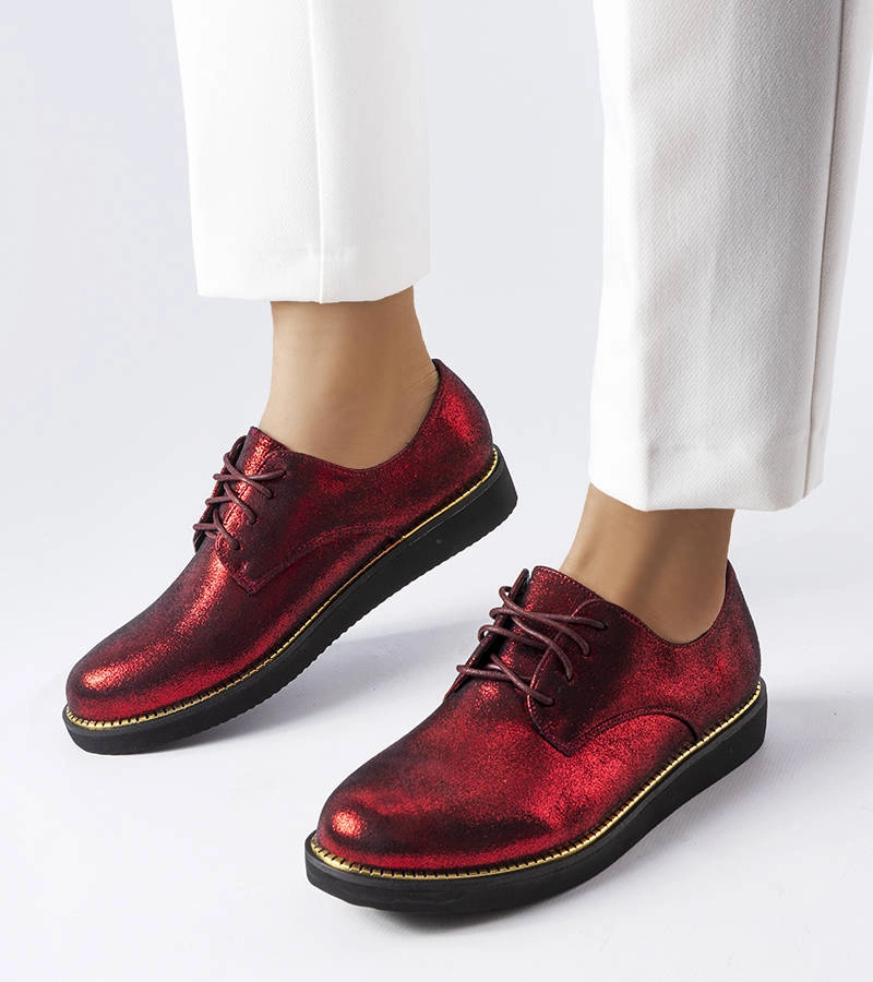 Czerwone brokatowe półbuty ze złotą lamówką