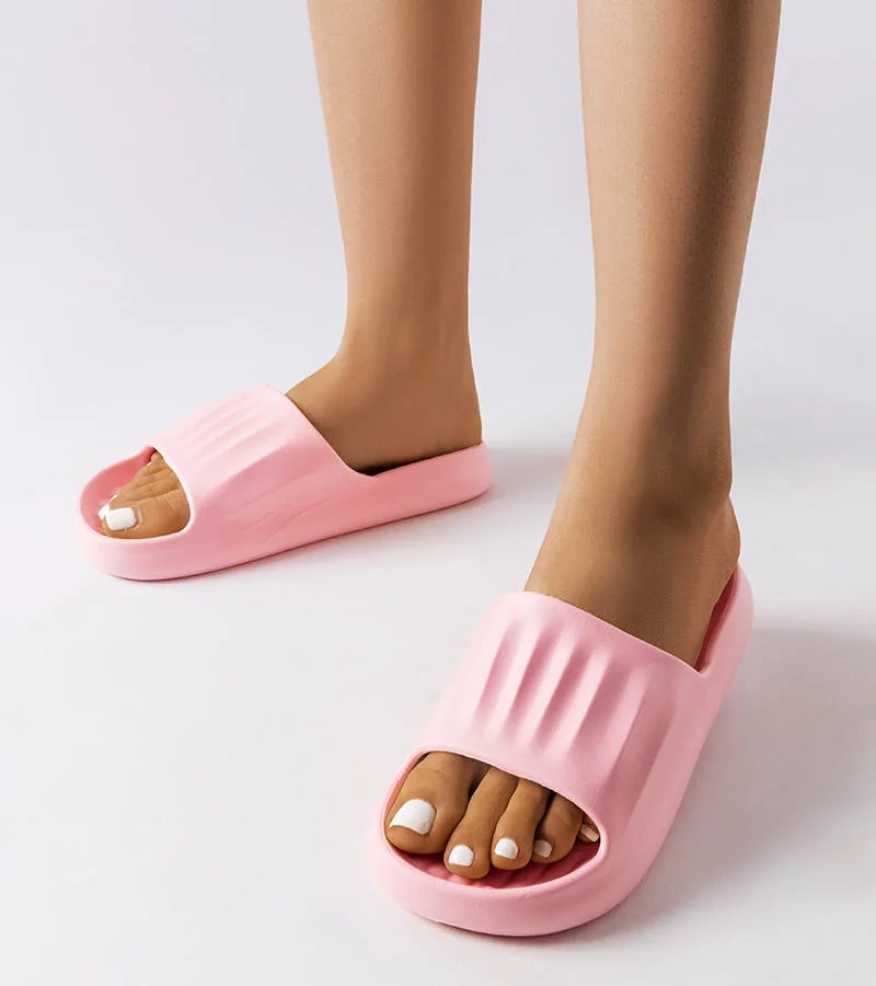 Różowe sportowe klapki