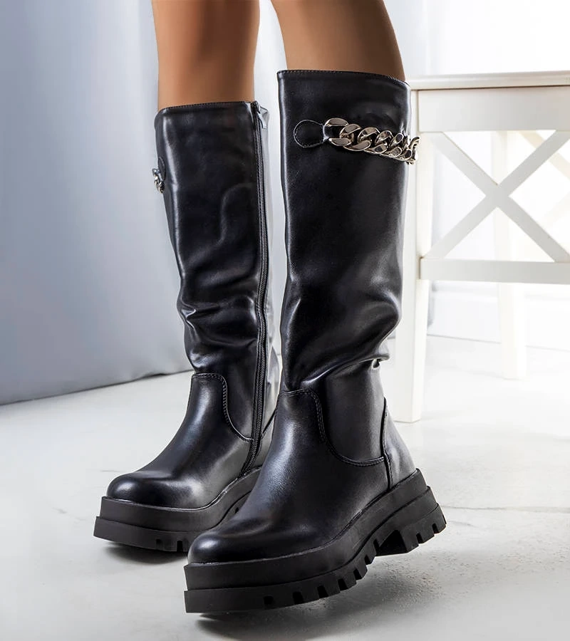 Czarne kozaki ocieplane z łańcuchem