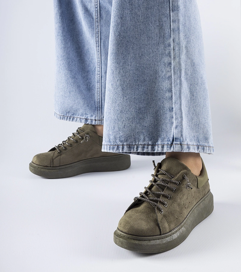 Zielone sneakersy na platformie