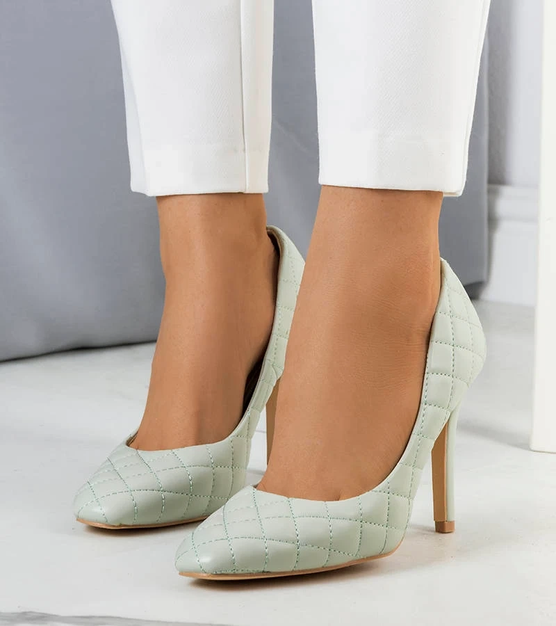 Zielone szpilki z kwadratowym noskiem