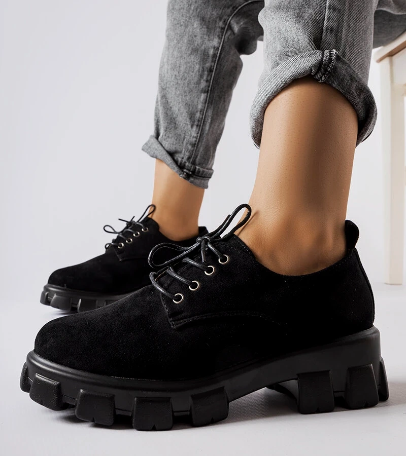 Czarne masywne półbuty