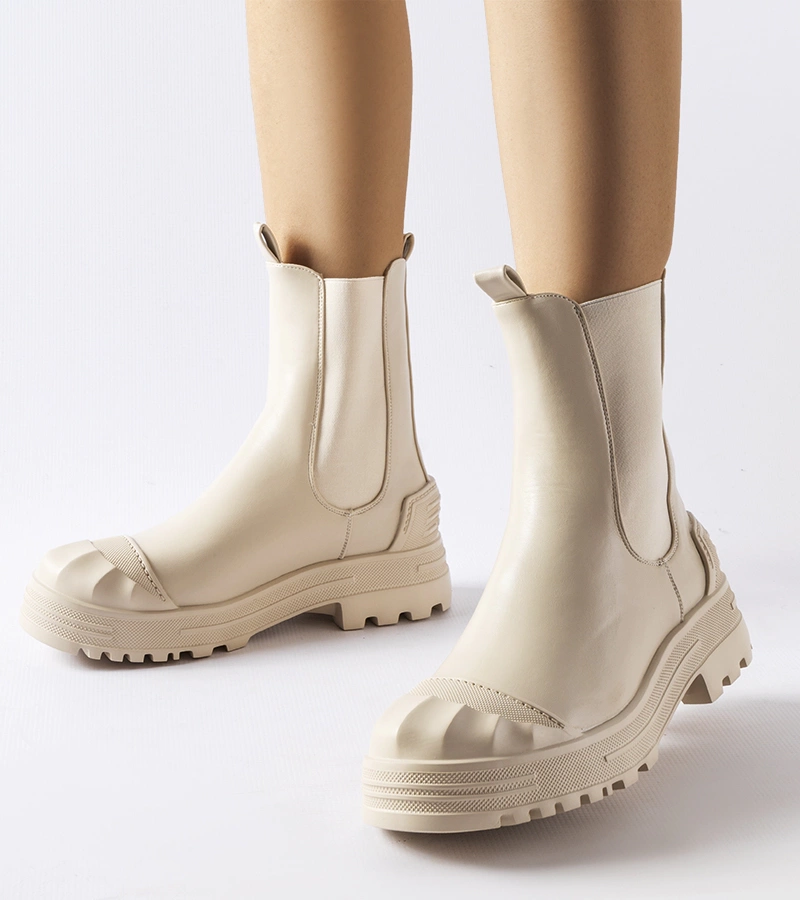 Beżowe ocieplane masywne botki