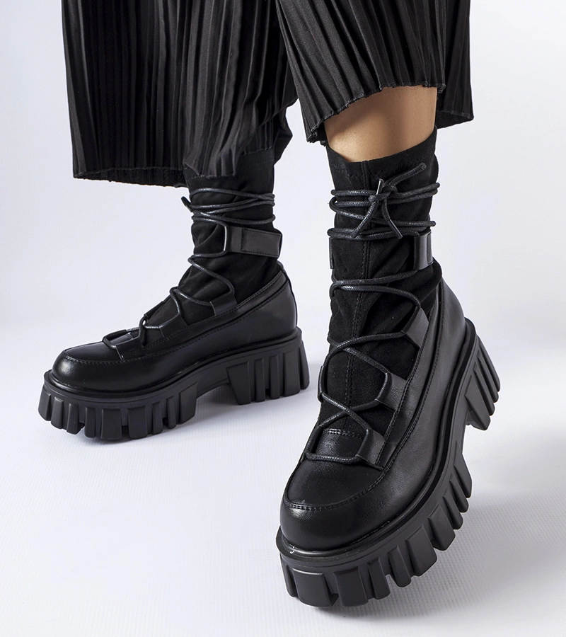 Czarne skarpetkowe trapery z bieżnikiem