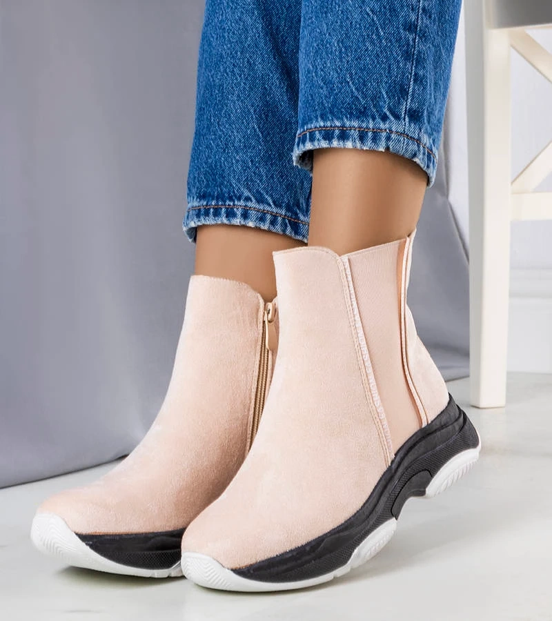 Beżowe ocieplane botki sportowe