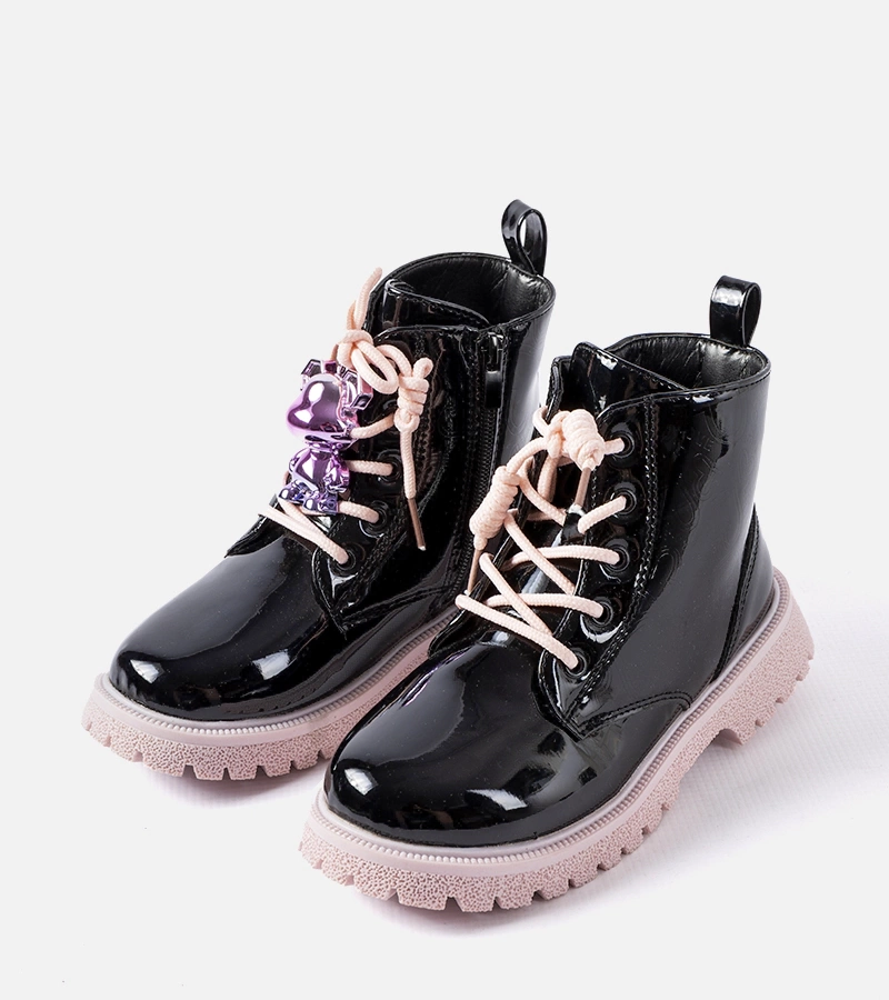 Czarno-Różowe lakierowane trapery z misiem