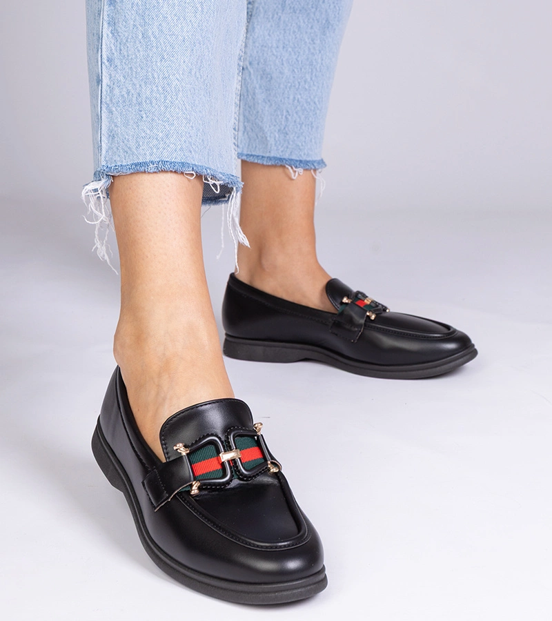 Hers Czarne mokasyny z ekoskóry z ozdobą