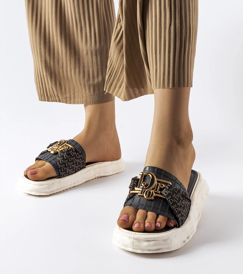 Czarne ozdobne klapki