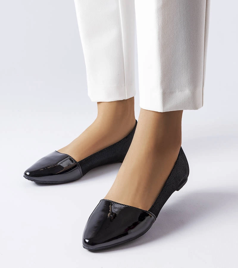 Czarne balerinki z lakierowanym szpiczastym noskiem