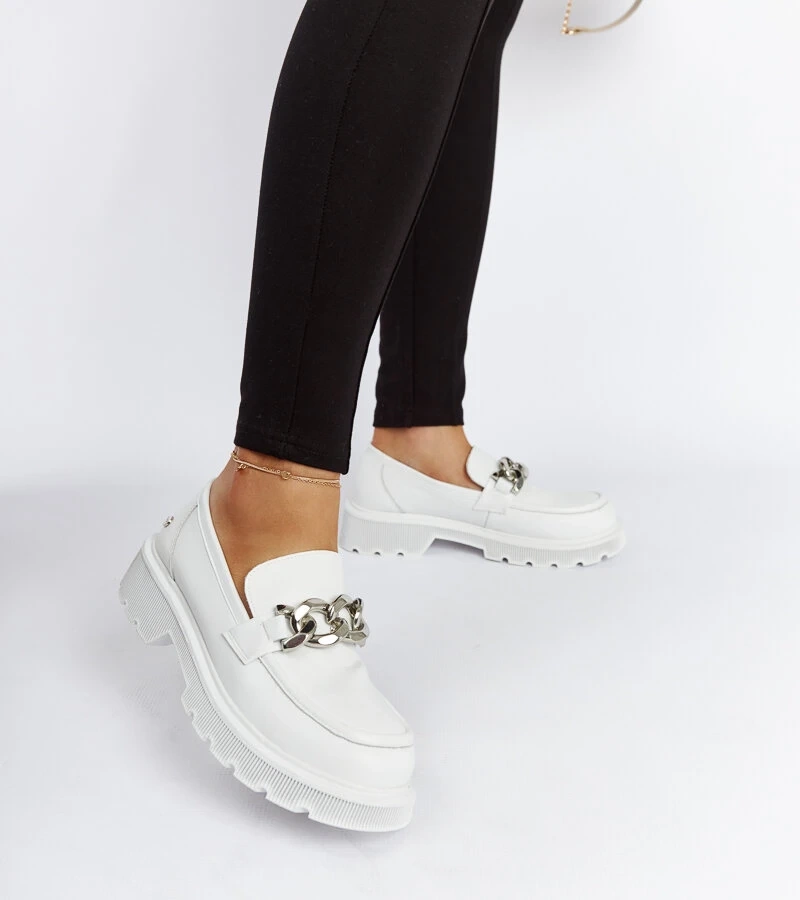 Białe skórzane mokasyny na platformie GOE LL2N4038