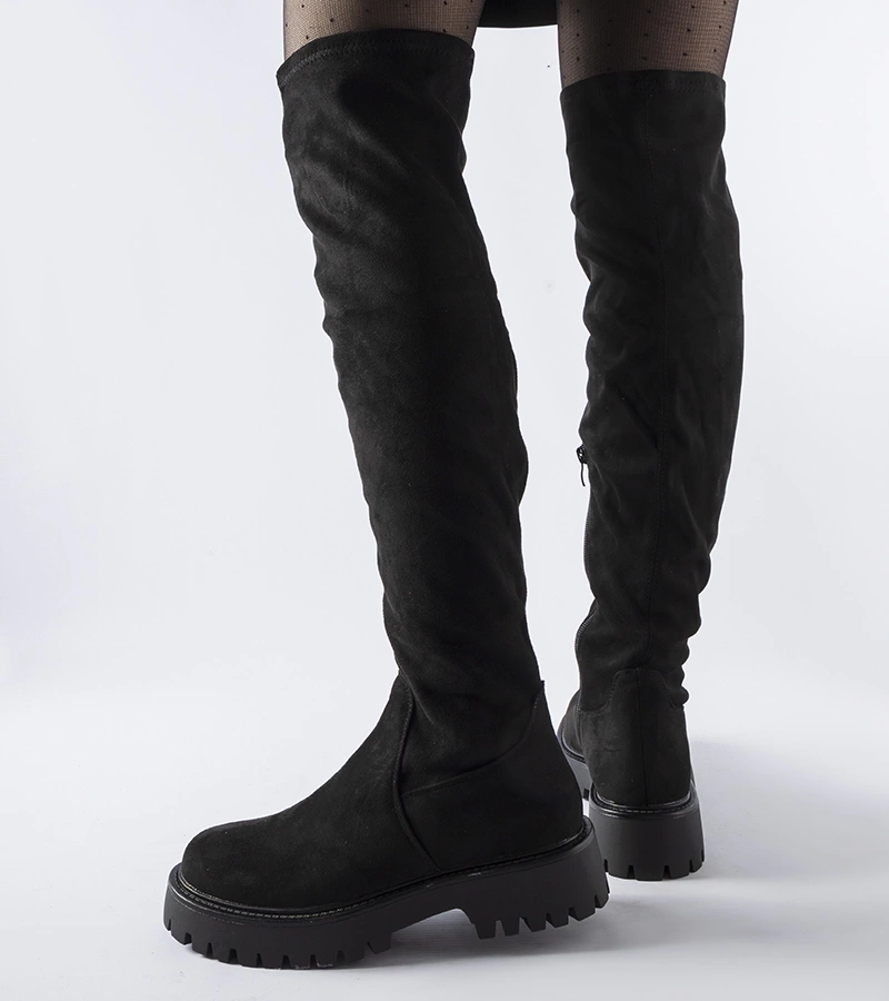 Długie czarne kozaki masywna podeszwa