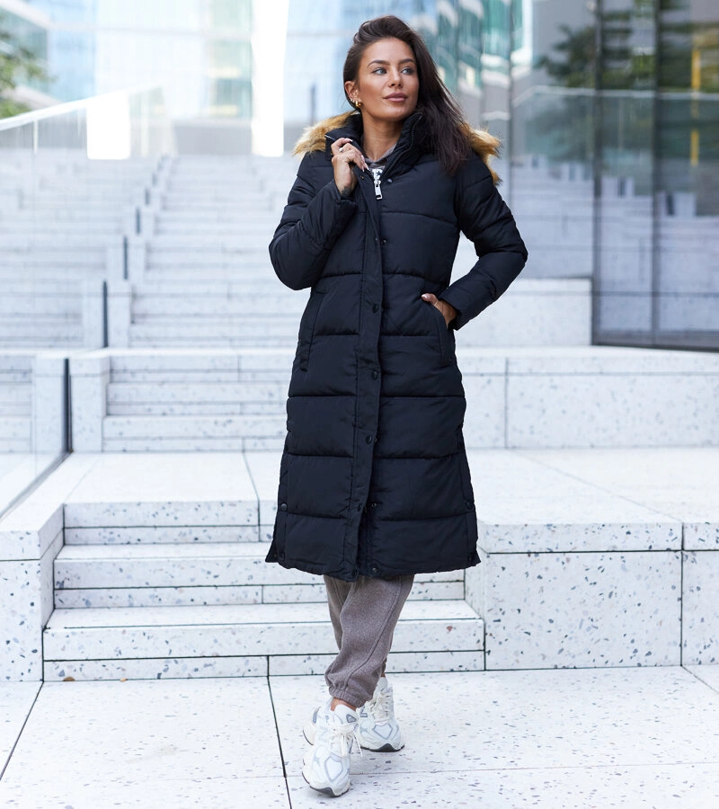 Czarny płaszcz pikowany ocieplany