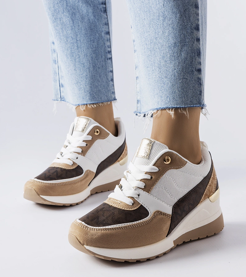 Biało-brązowe sneakersy na koturnie z ozdobnymi wstawkami