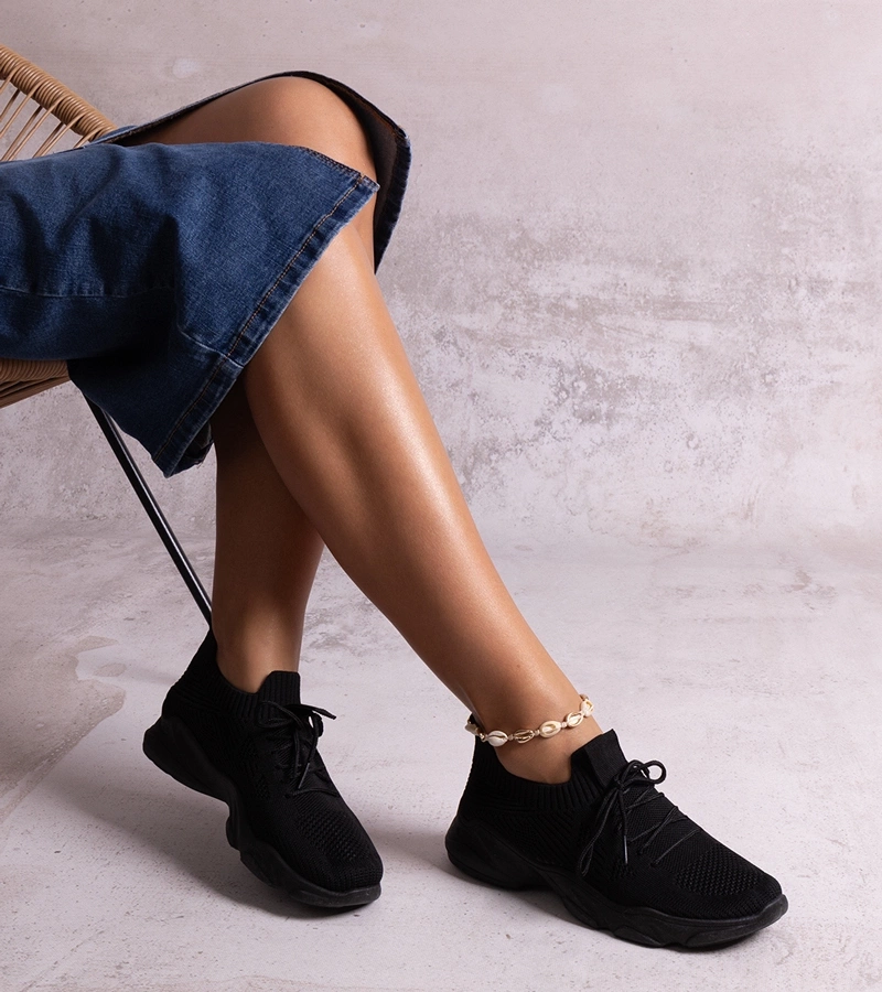 Czarne materiałowe sneakersy