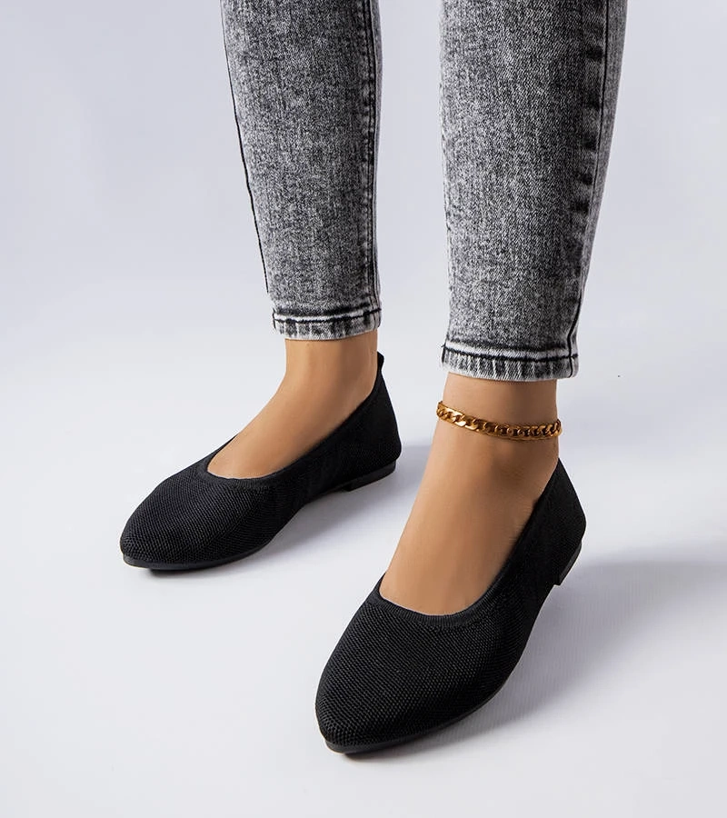 Czarne materiałowe balerinki z noskiem w szpic