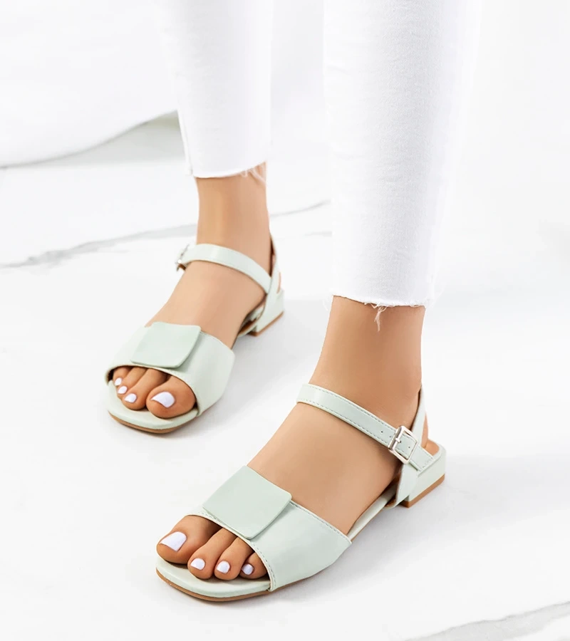 Zielone sandały na płaskim obcasie