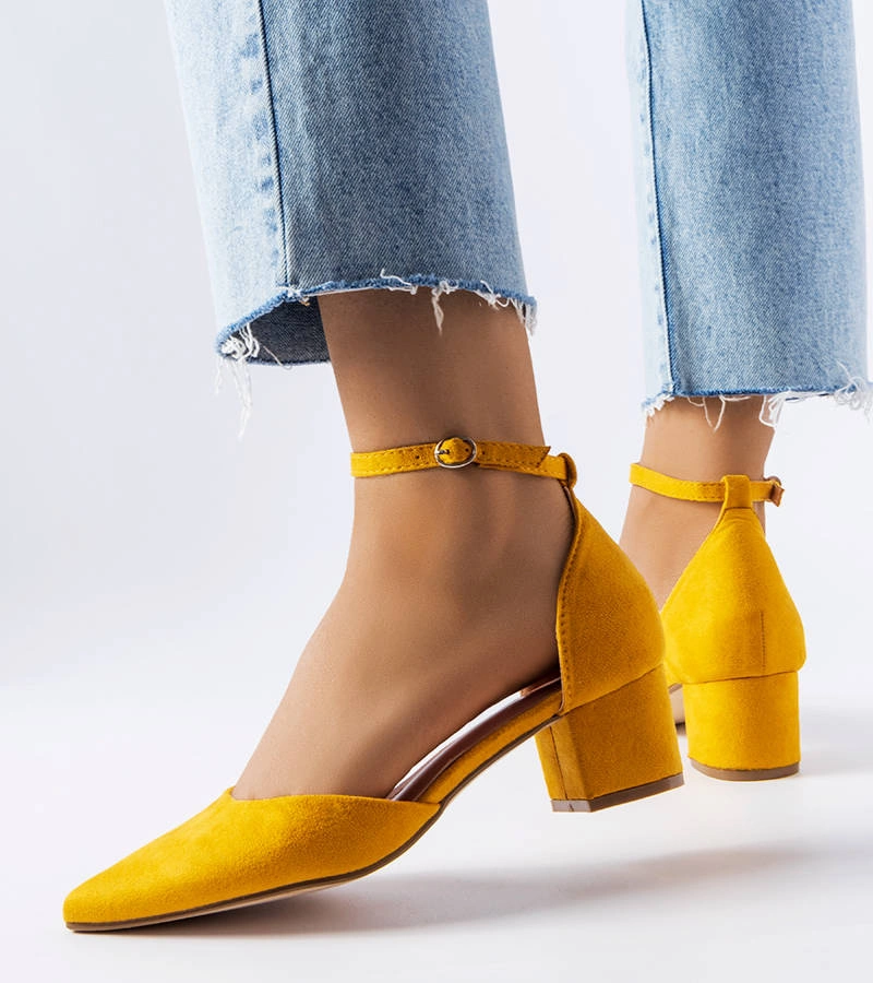 Żółte czółenka na niskim obcasie