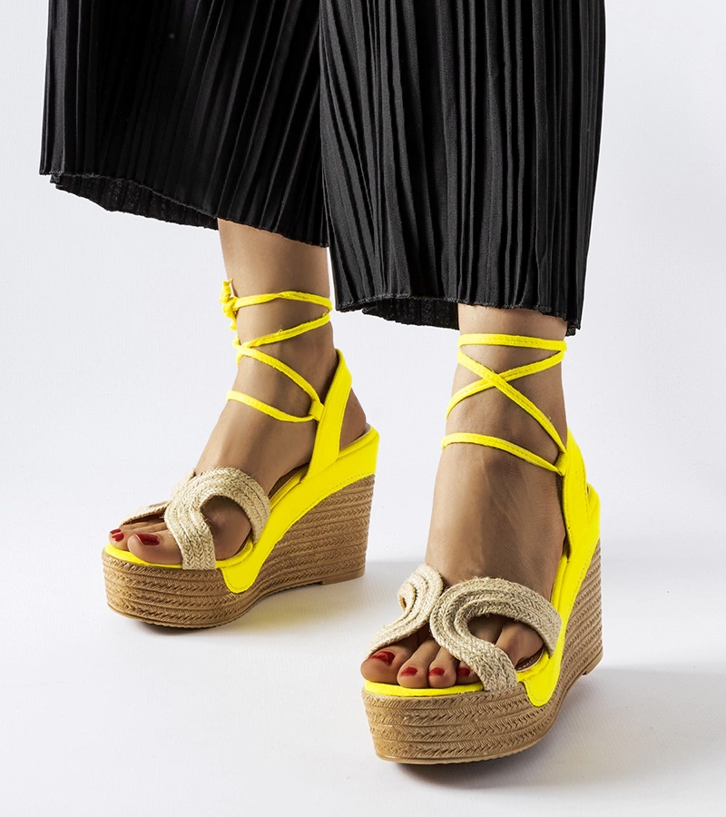Żółte espadryle na koturnie