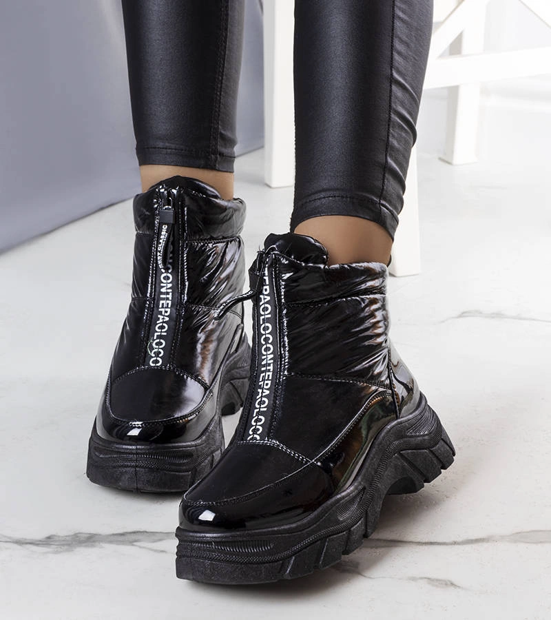 Czarne ocieplane śniegowce lakierowane