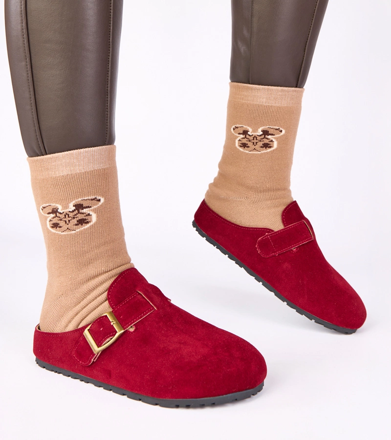 Hers Bordowe mule z ozdobną klamrą