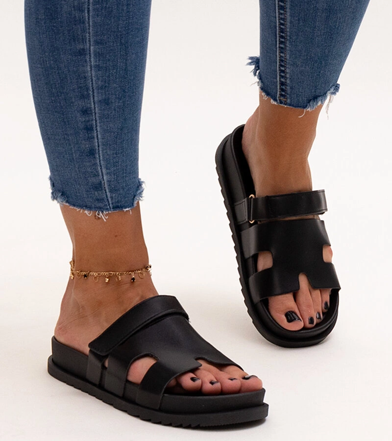 Czarne klapki na rzep