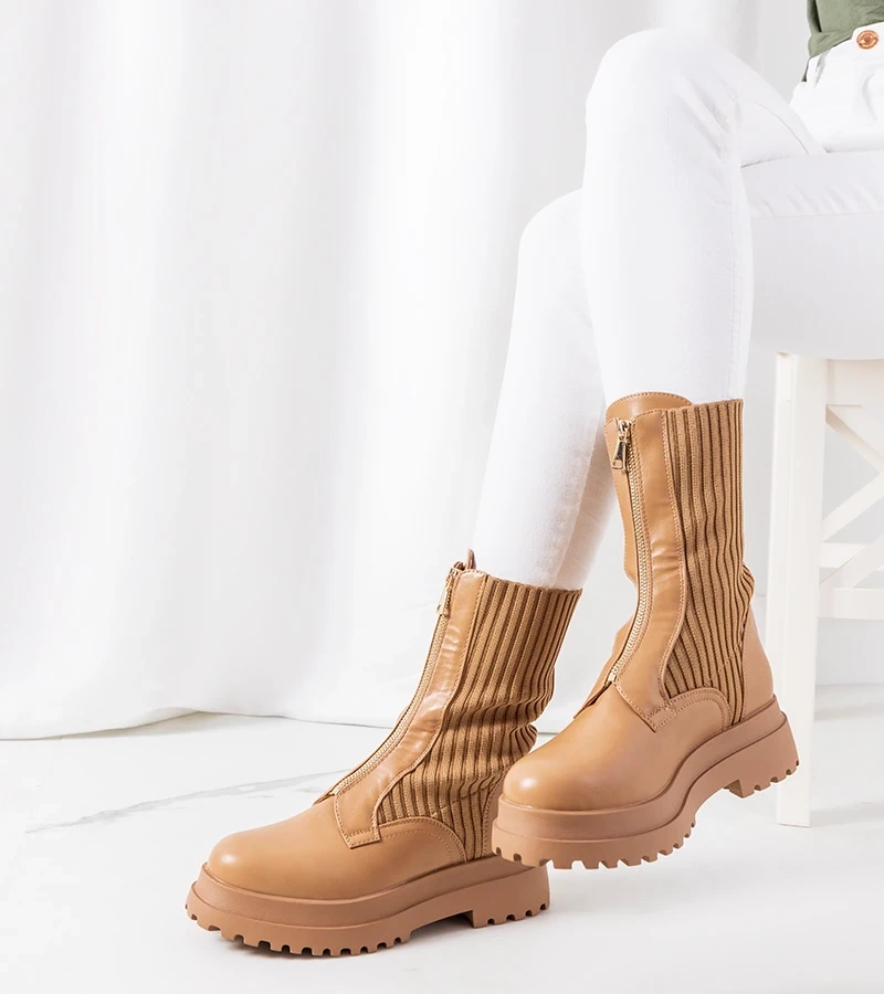 Brązowe botki na wysokiej podeszwie