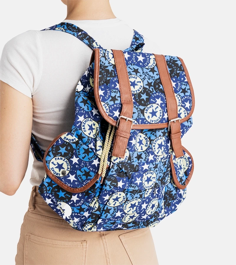 Niebieski plecak typu worek