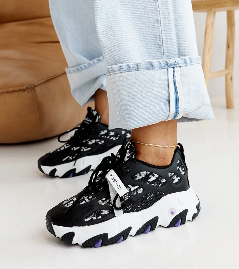 Czarne sneakersy na grubej podeszwie