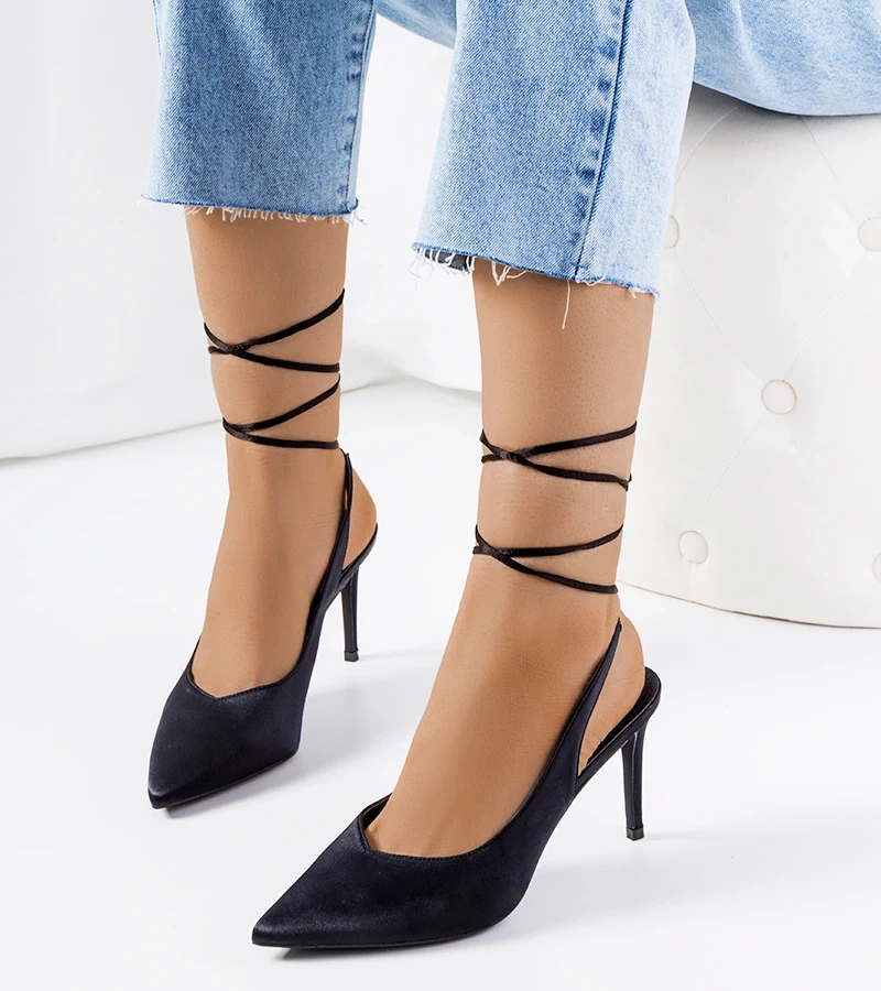 Czarne szpilki z odkrytą piętą