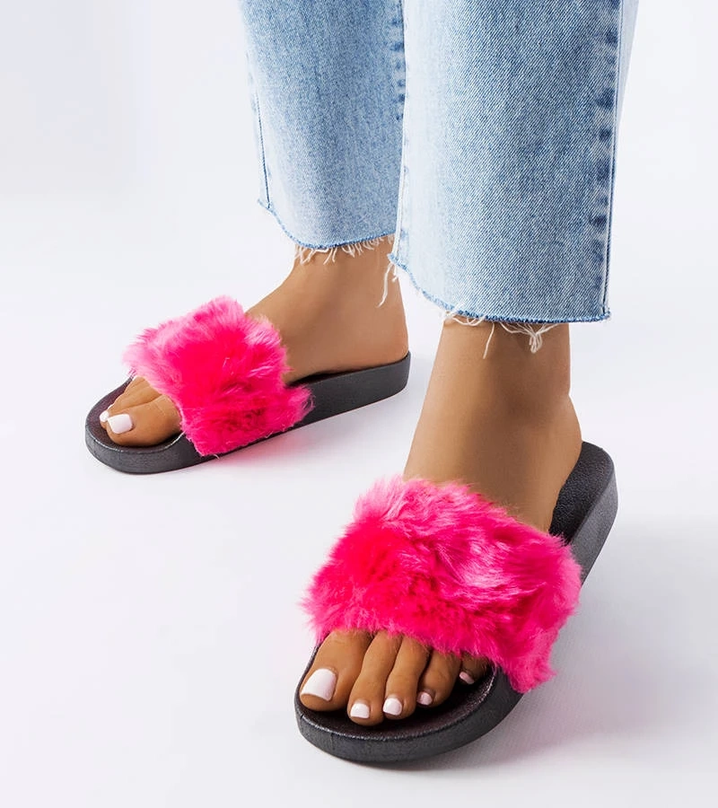 Różowe kapcie z futerkiem