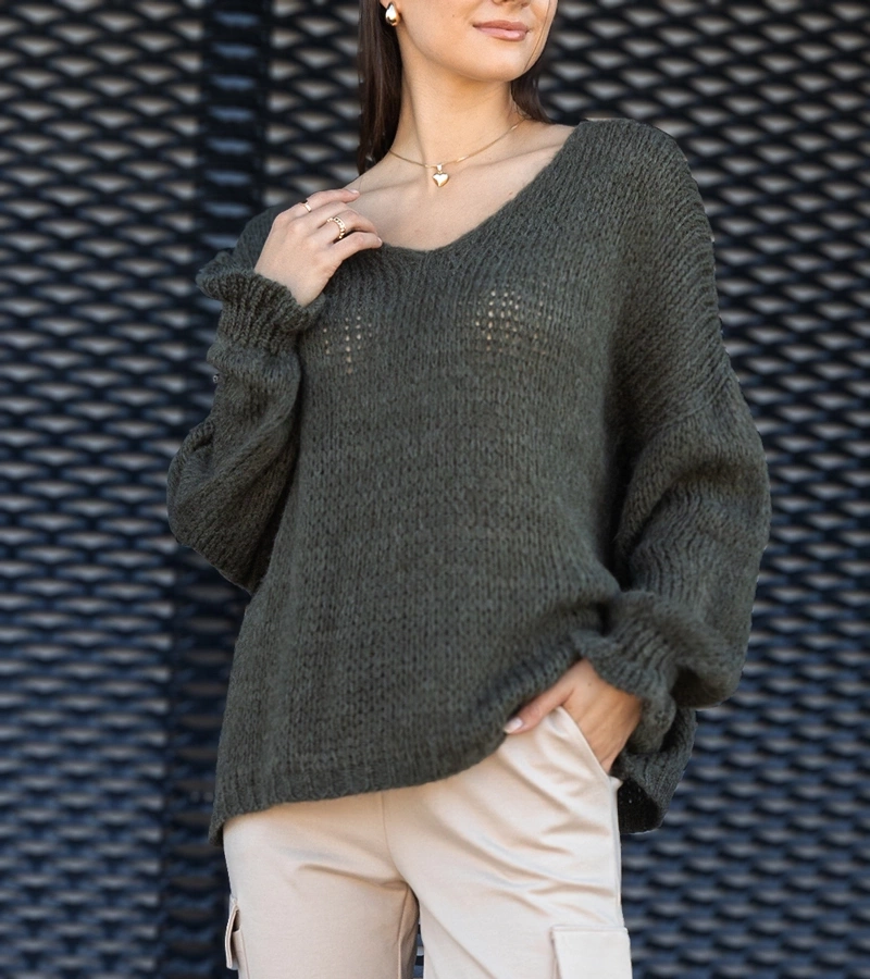 Zielony sweterek z dekoltem w serek