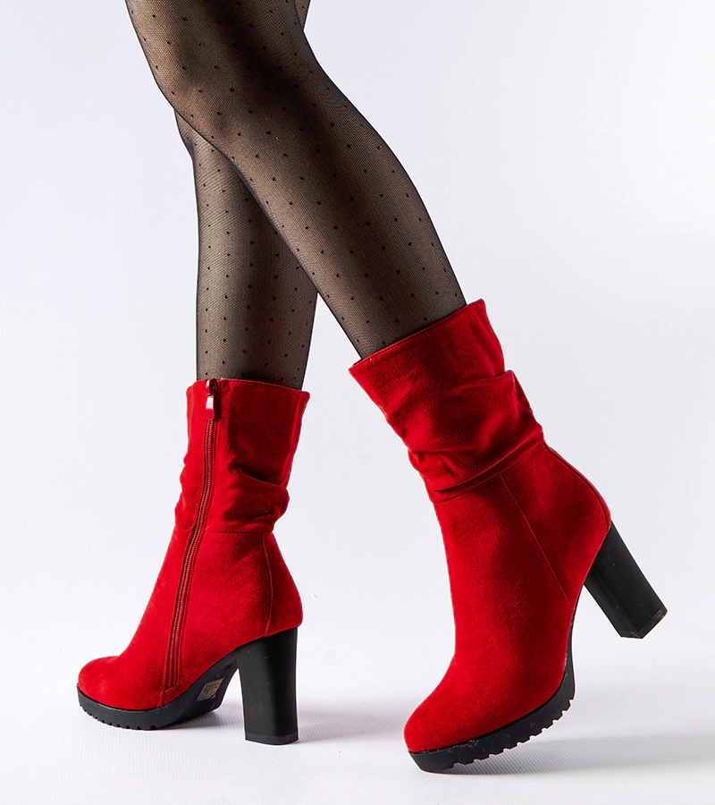 Czerwone ocieplane botki na słupku eko-zamsz