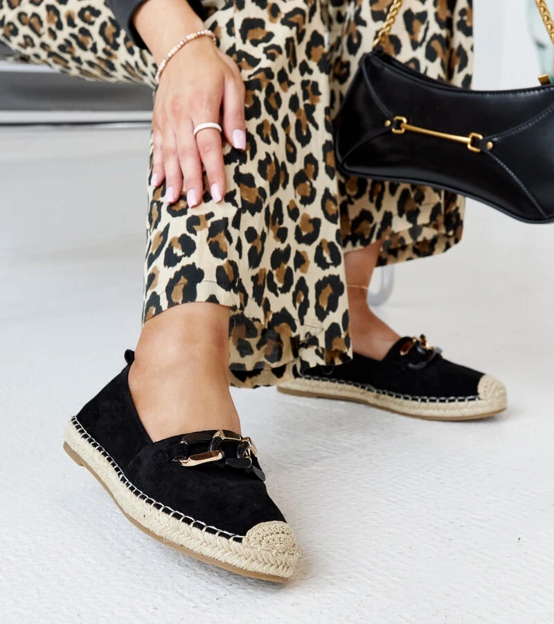 Czarne espadryle z łańcuchem